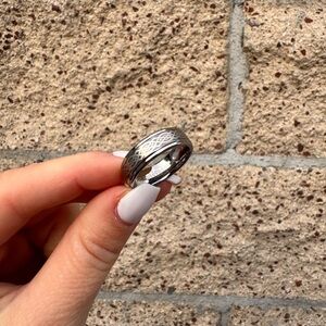 Elegant Silver men’s tungsten Ring size 10.5